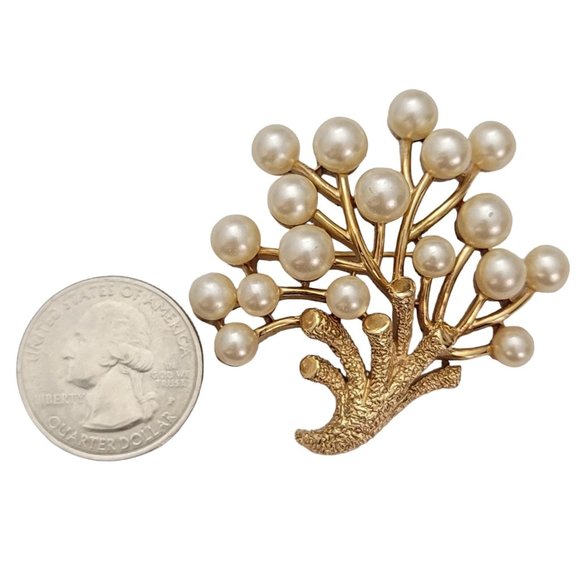 Trifari Crown Over T Gold Tone Faux Pearl Coral Branch Brooch, Signed E472 - Picture 6 of 8
